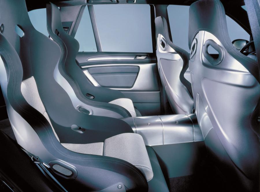 Интерьер BMW X5 Le Mans Concept (E53) 2000 года  (фото 7 из 9)